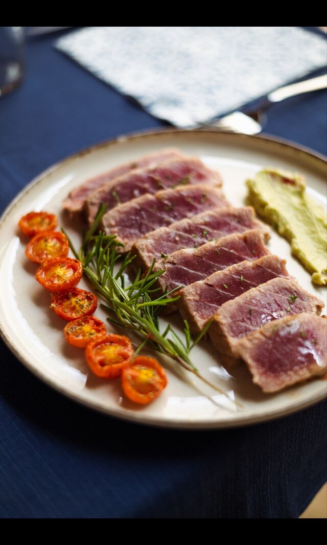 Tagliata di tonno pinna gialla con salsa guacamole 🥑