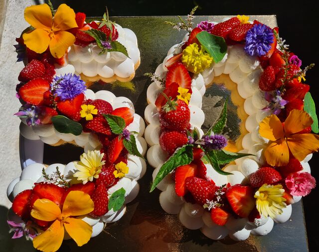 Number cake sur base de pavlova aux fruits rouges