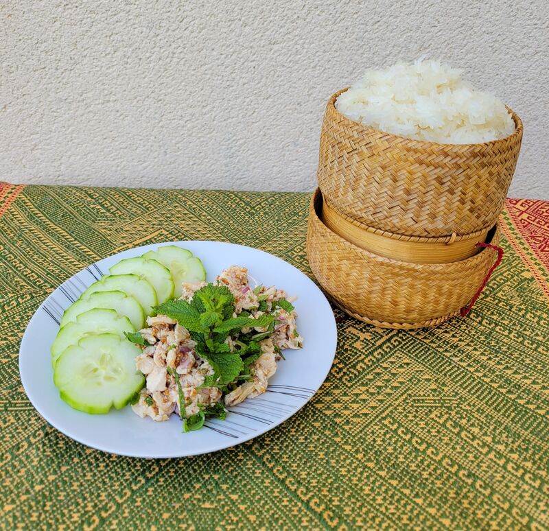 Lap poulet (plat emblématique du Laos)