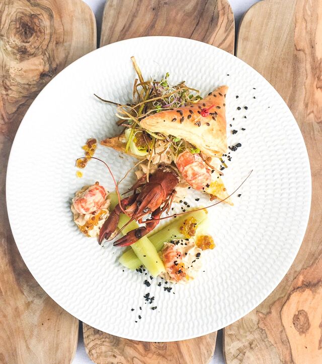 Ecrevisses en feuilleté et poireaux, mousse d'écrevisses, 