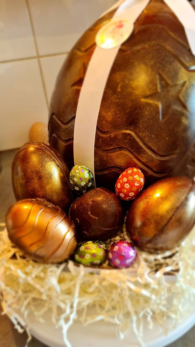 Œufs de Pâques tout en chocolat