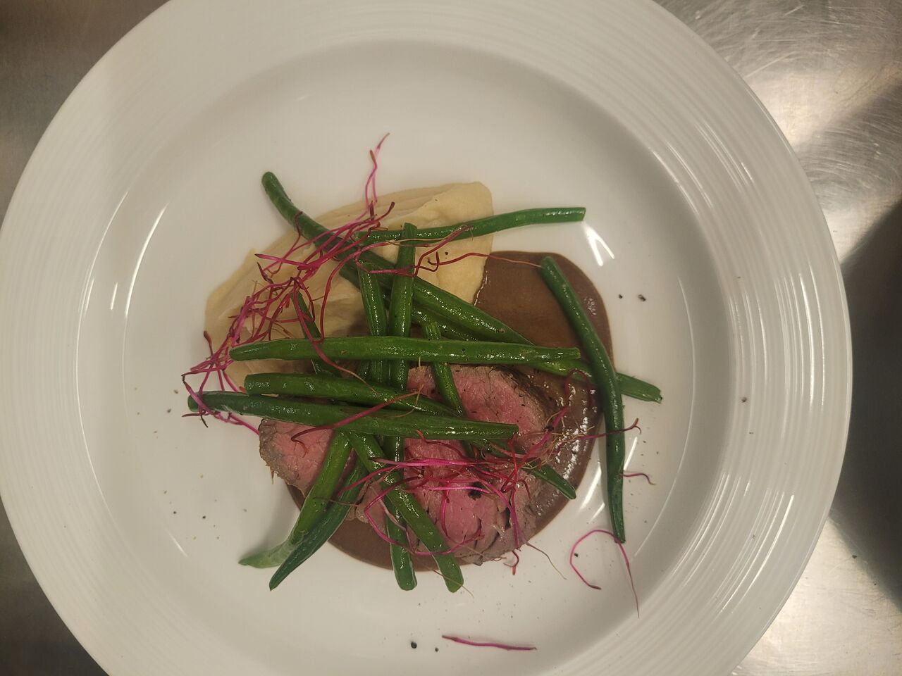 Oft servieren wir bei Veranstaltungen rosa gebratenes Rinderfilet ♡