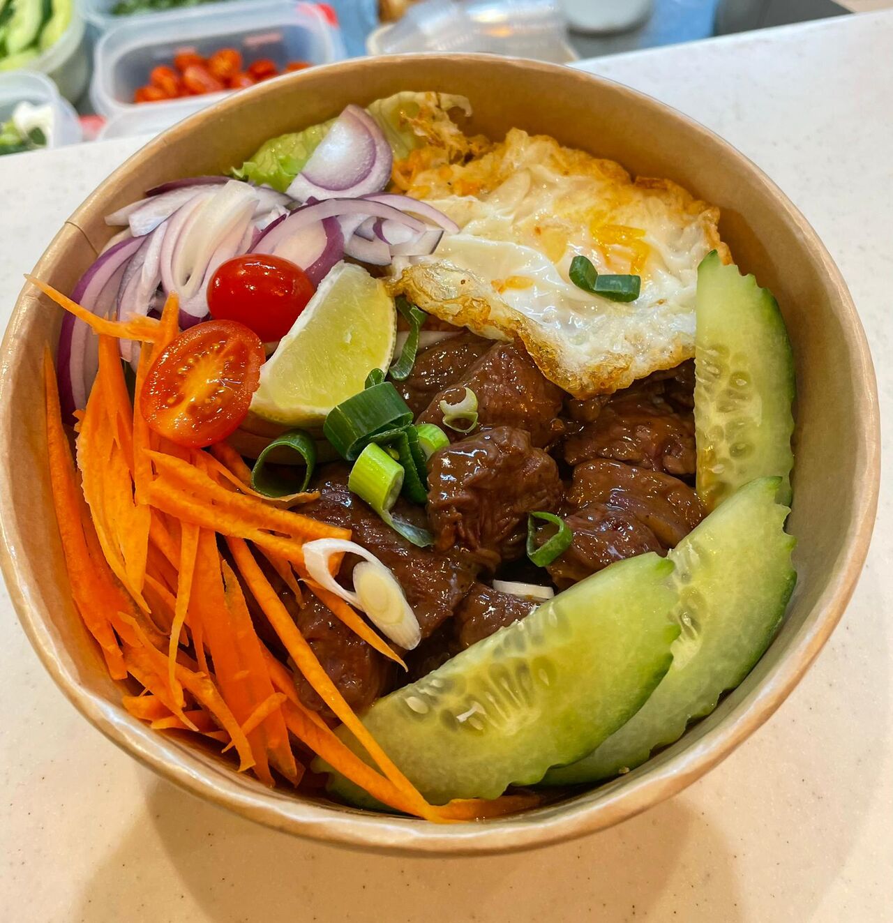 Riz Loc Lac à emporter, pour une délicieuse pause déjeuner complète et équilibrée