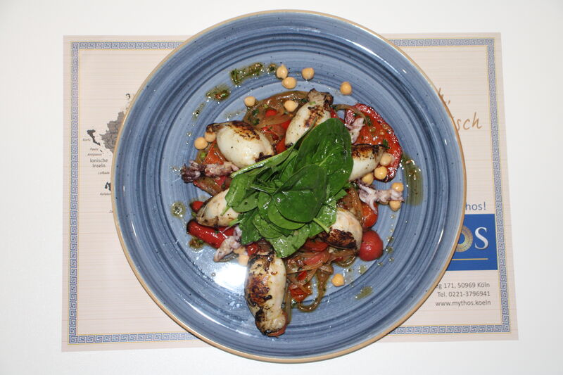 Baby Calamari an Baby Spinat