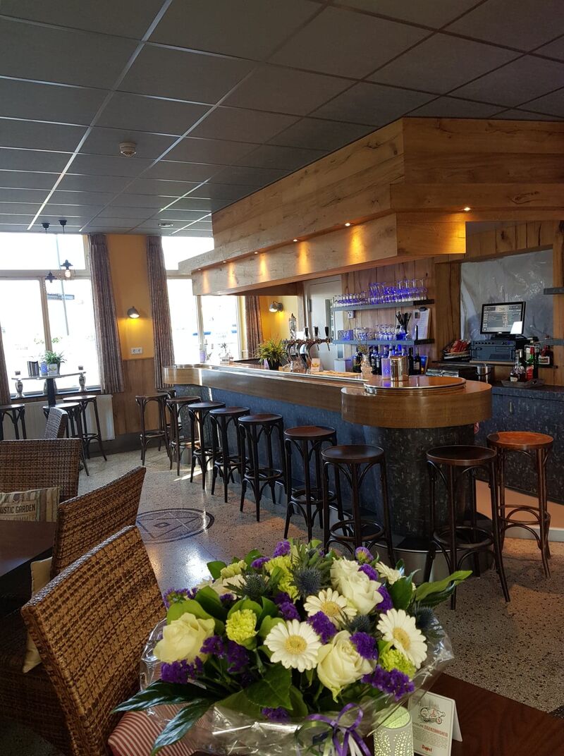 Hotel-Eetcafé Knoors-Meeks
Eten, drinken, feesten, overnachten. 