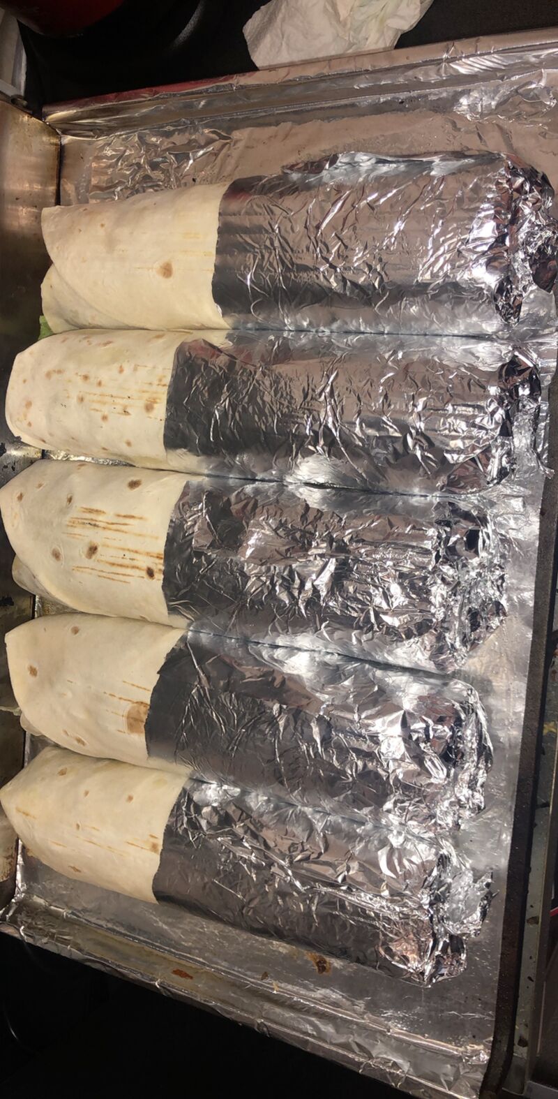 Étape 5 : Préparation des kebab galettes visible sur place à travers notre vitrine. 