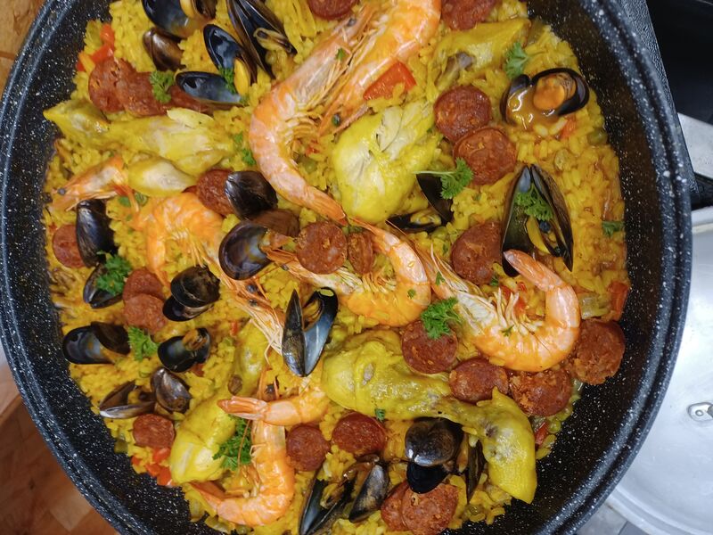 Paëlla avec chorizo sur commande à emporté et sur place 