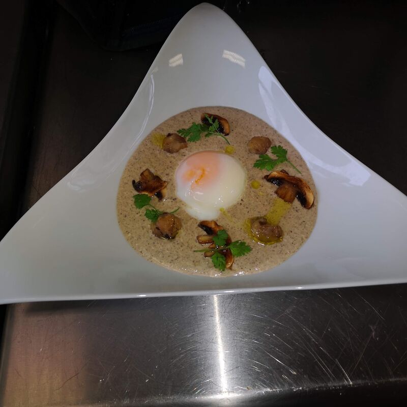Velouté de champignons et oeuf parfait