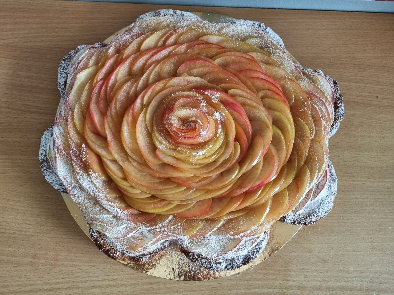 TARTE AUX POMMES 6/8 PERS - 38,00 € (sur commande)