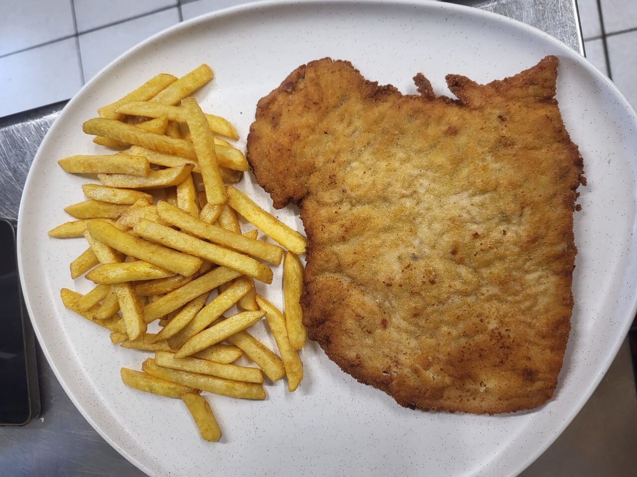 Schnitzel mit Pommes
