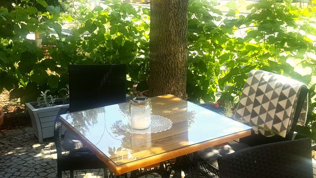 Ogródek restauracji.