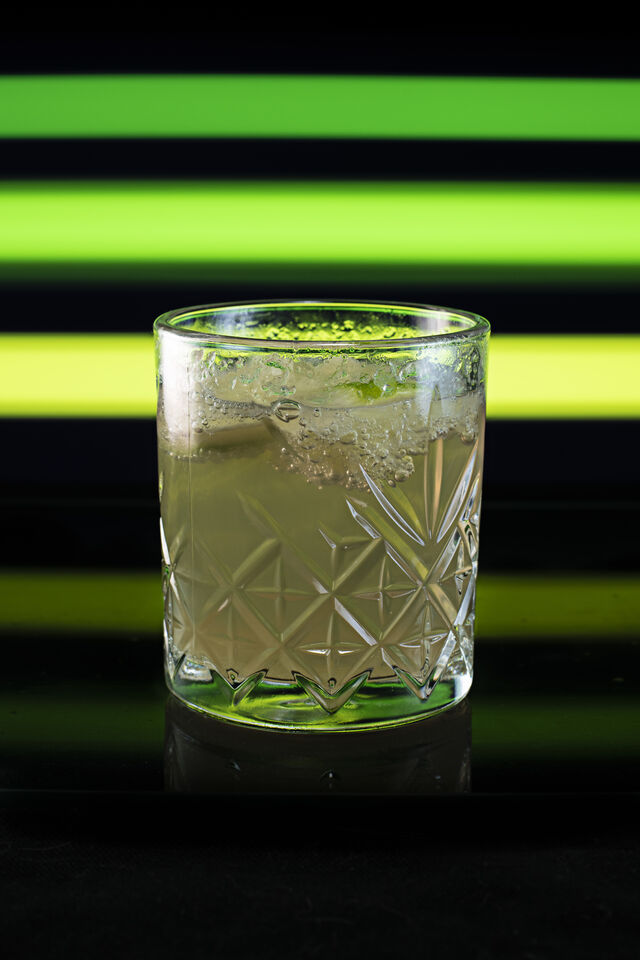 Moscow mule
Ingrédients : vodka, citron vert, ginger beer
Saveur : acidulé et légère amertume
Catégorie : Classique