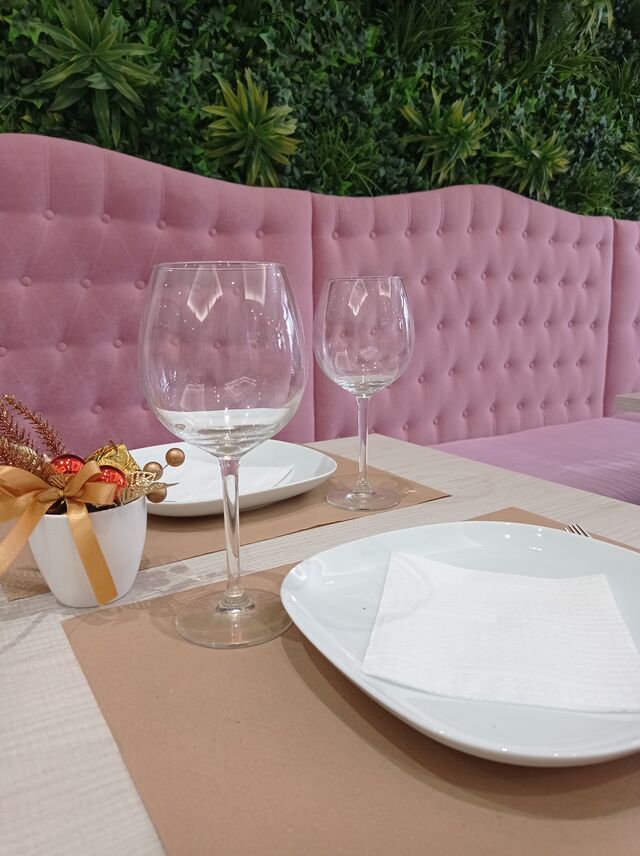 Tapitas con excelente vino, degusten y disfruten.