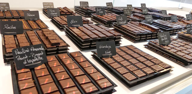 Plongez au cœur de notre vitrine pour découvrir nos créations.