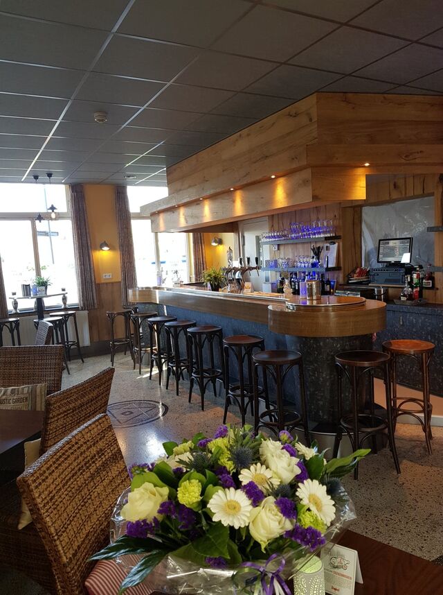 Hotel-Eetcafé Knoors-Meeks
Eten, drinken, feesten, overnachten. 