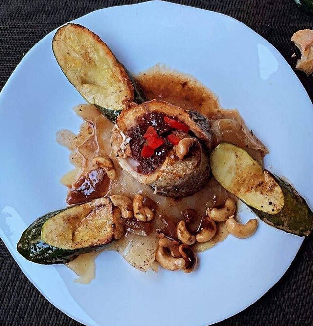 Tournedos de bar au noix de cajou, accompagné de ses zucchinis.
