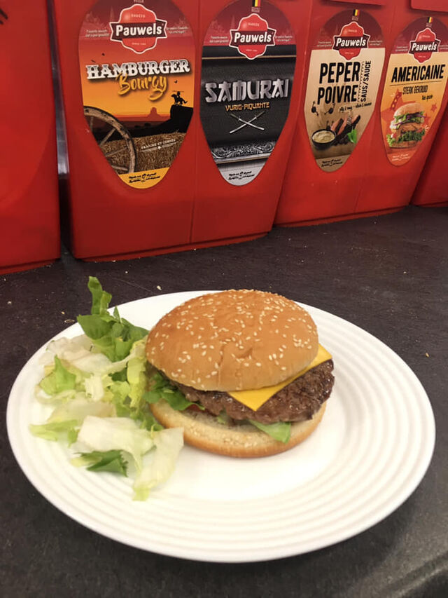 CHEESE
1 steak, 1 cheddar, sauce au choix, salade, tomate, oignon