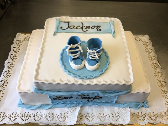 #4 Tauftorte mit Babyschuhen