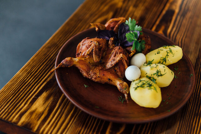 Перепілка на грилі із молодою картоплею