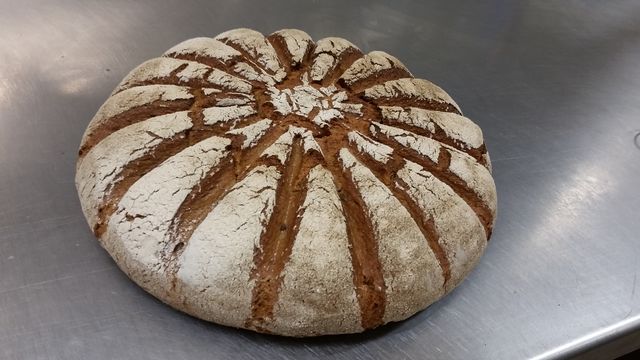Unsere Bauernkruste, mit 2,5kg ein Schwergewicht, welches bei unseren Kunden super ankommt.