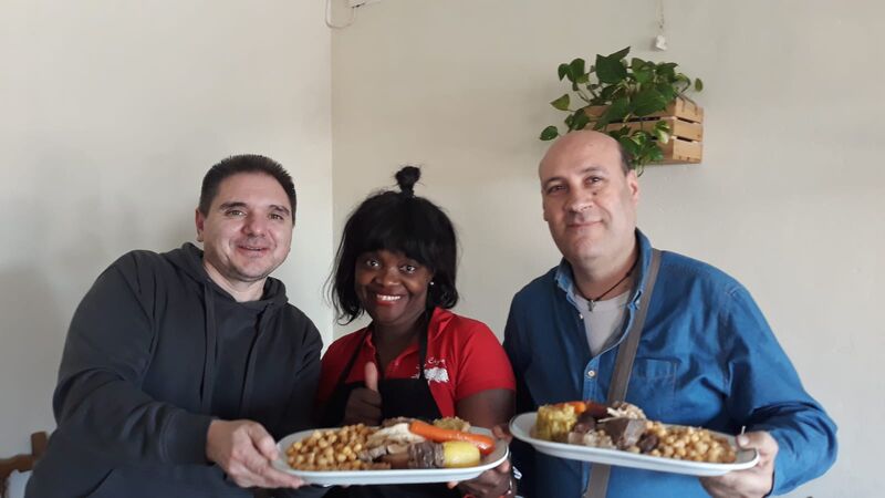 La visita de buenos amigos que se apuntan al rico cocido