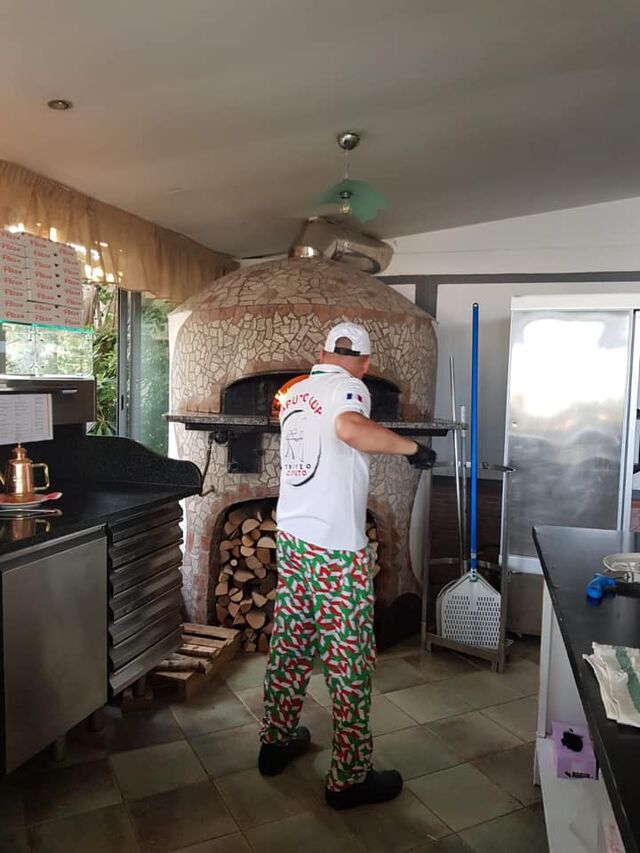 Il nostro pizzaiolo all'opera