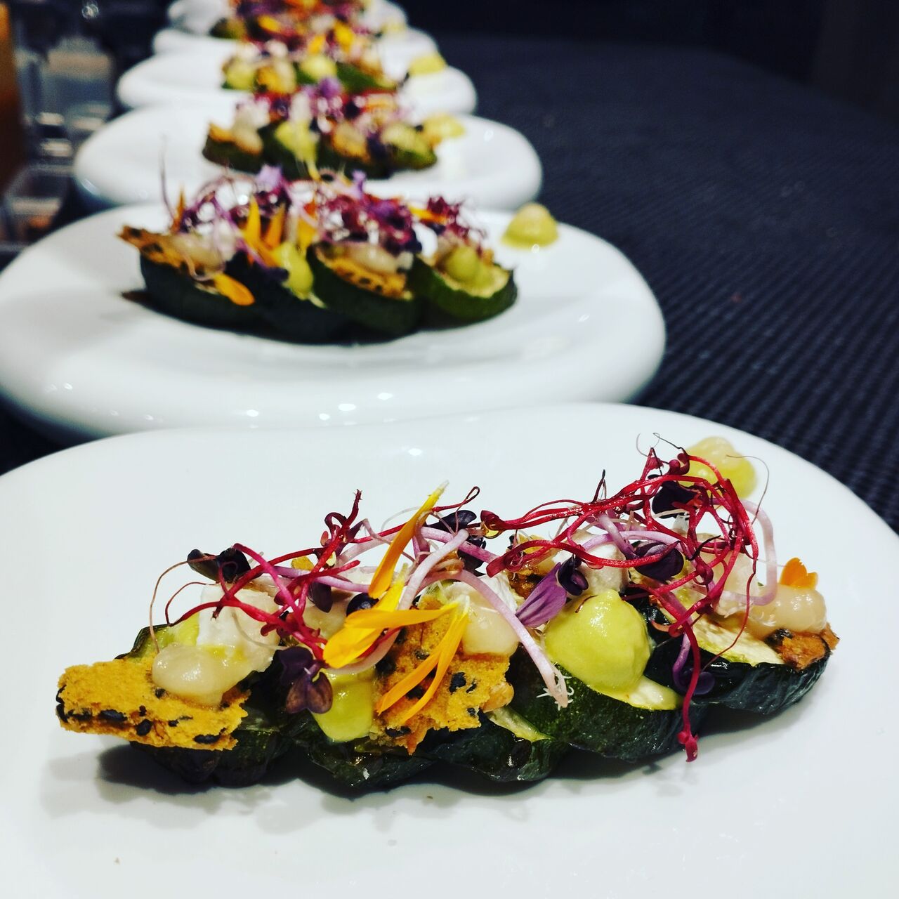Courgettes dorées onctueuses au confit de citron et chèvre frais de la Chèvrerie des Filles