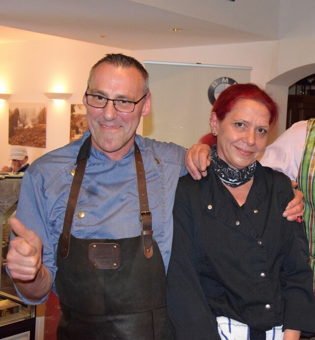 Energiegeladen und mit neuen Gerichten starten wir in eine neue Saison und freuen uns auf Ihren Besuch. Manu und Jürgen!