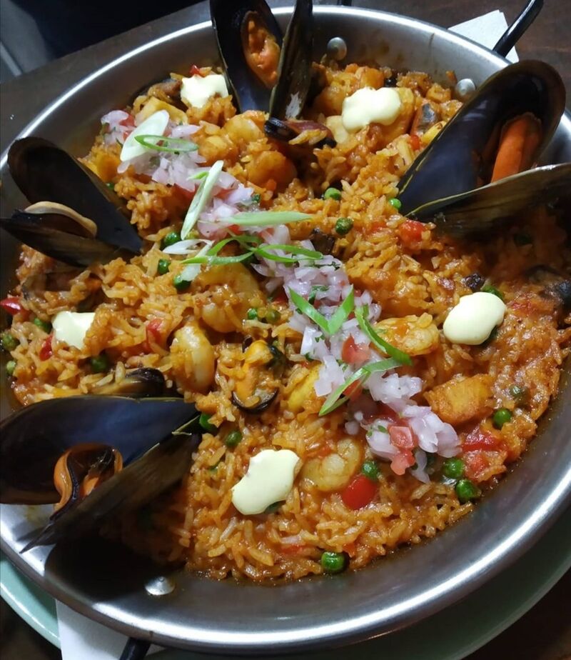 Arroz con marisco 100% peruano. Solamente emplato en paellera