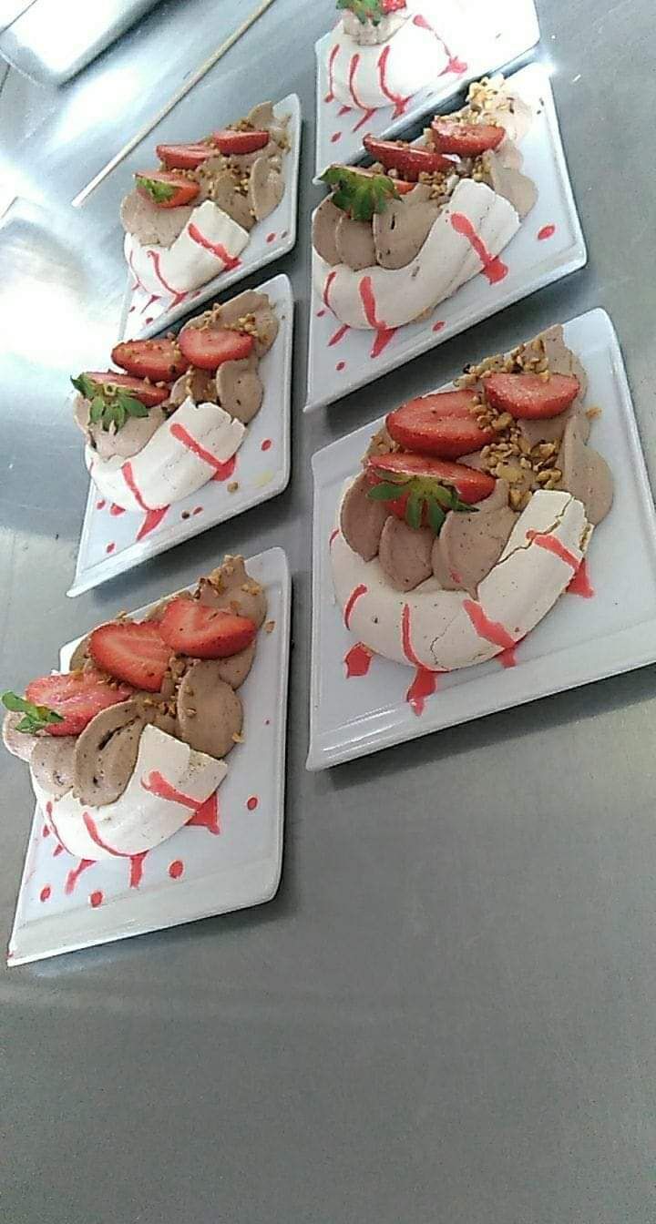 Dessert Pavlova chocolat fraise