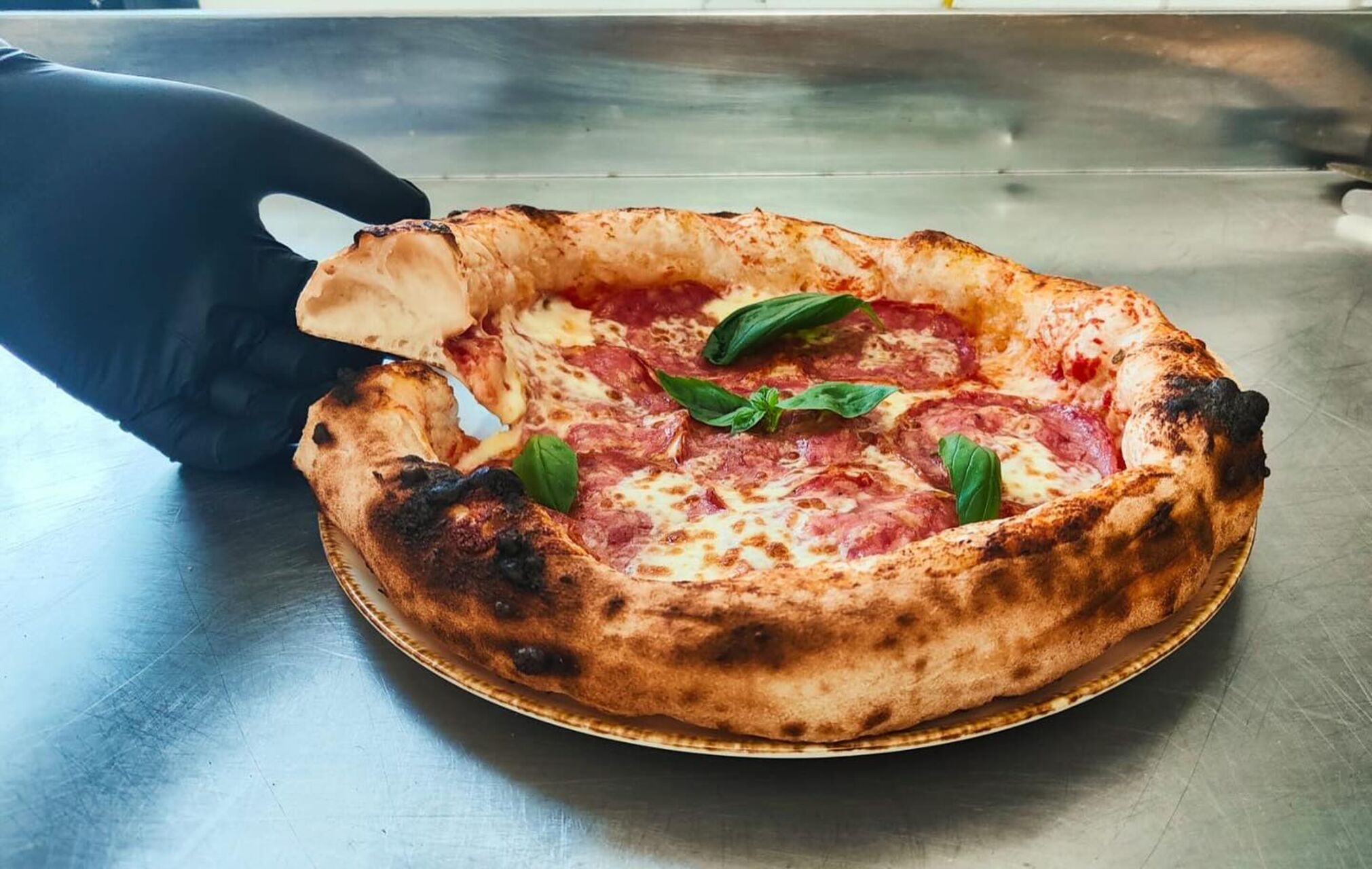 Pizza napoletană – un gust de neuitat!