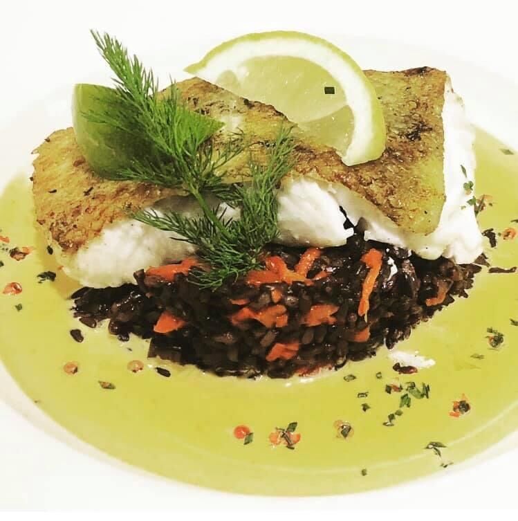 Dos de cabillaud sauce crustacé accompagné de son riz vénéré 