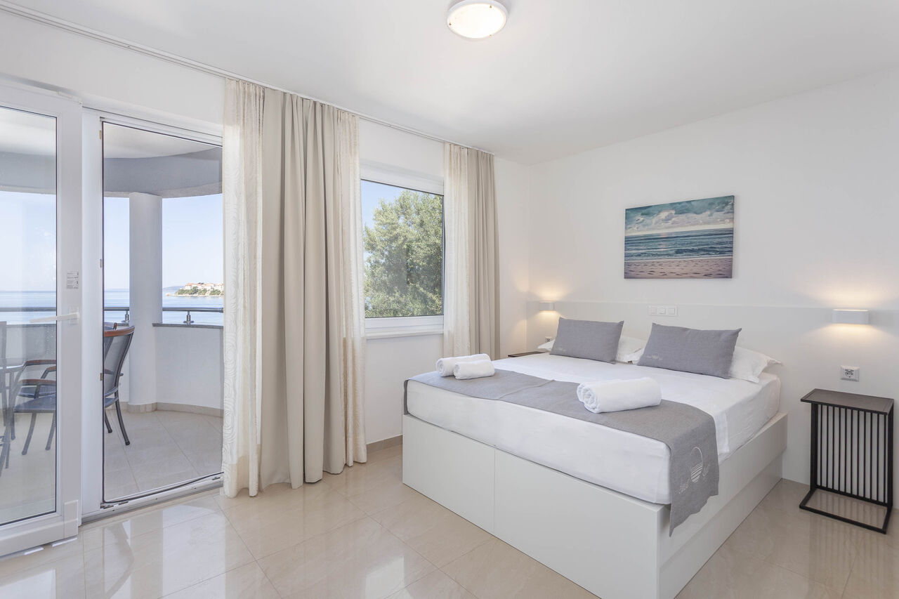 Family Quatruple Room Balcony Sea View Bedroom