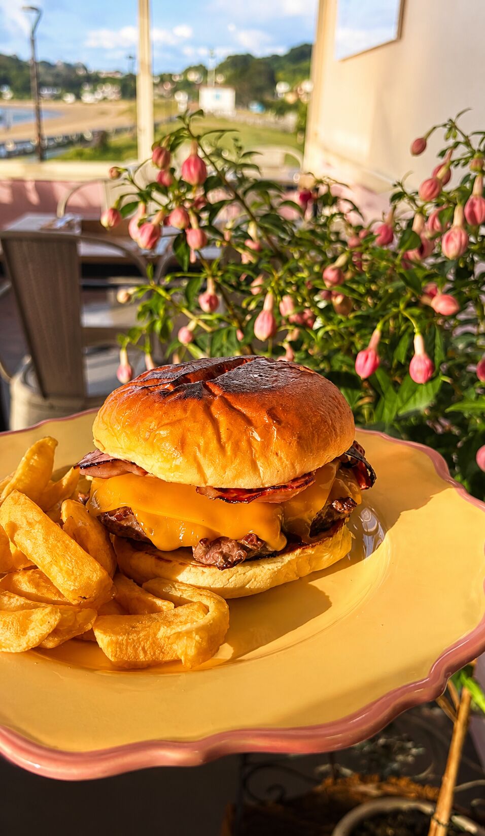 LA LOLA BURGER