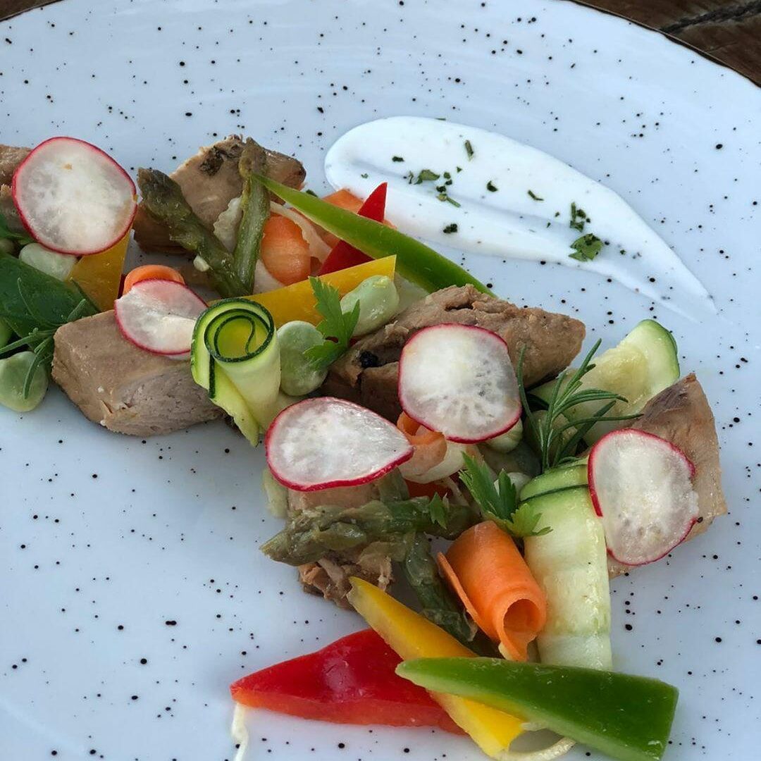 ?️Marinated blue fish with vegetable carpaccio and garlic cream.