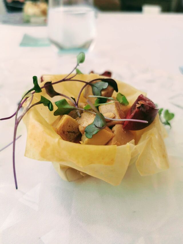 un des nombreux plats du menu dégustation présenté chaque midi en semaine ... Photo prise par une fidèle cliente
