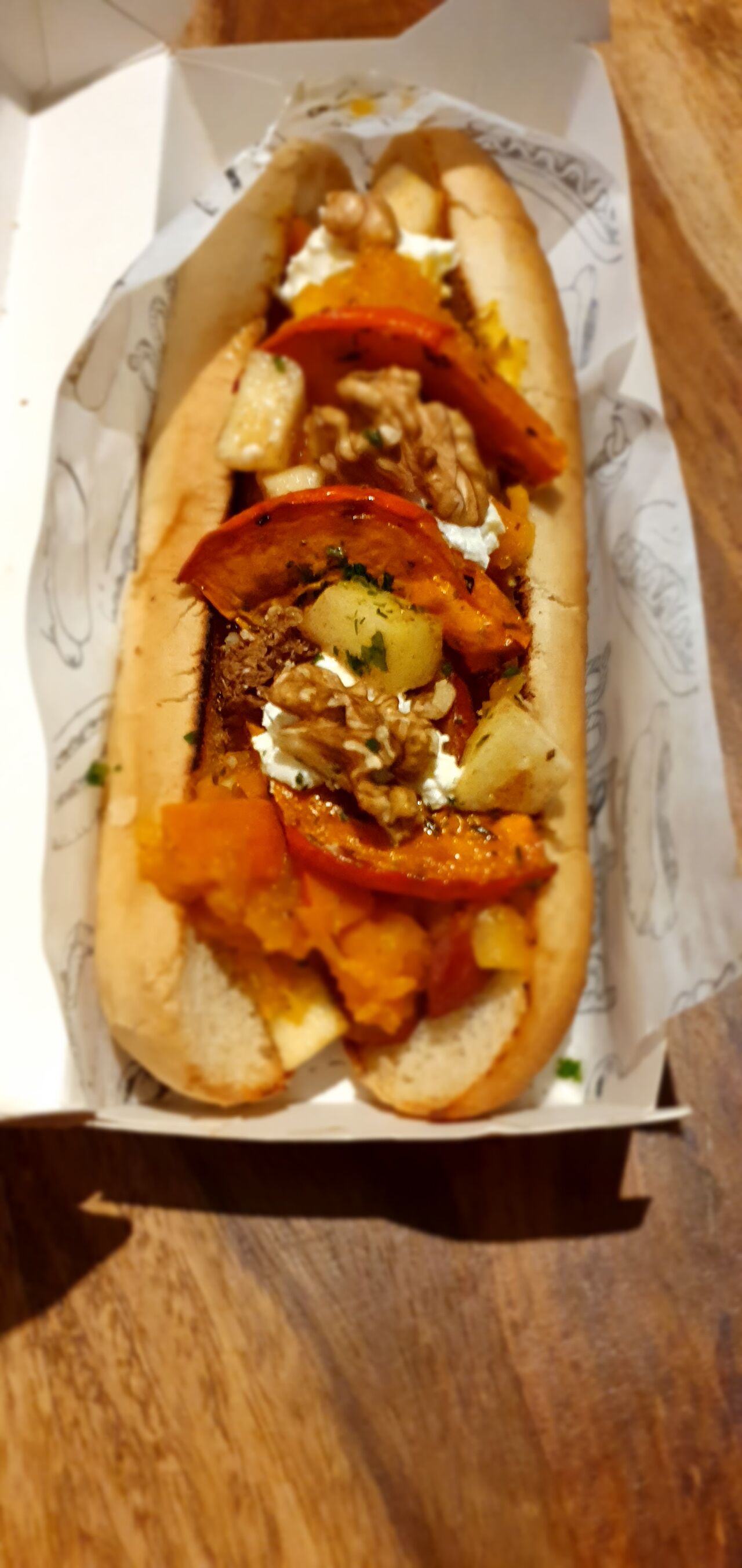 Herbstlicher Kürbis Hot Dog