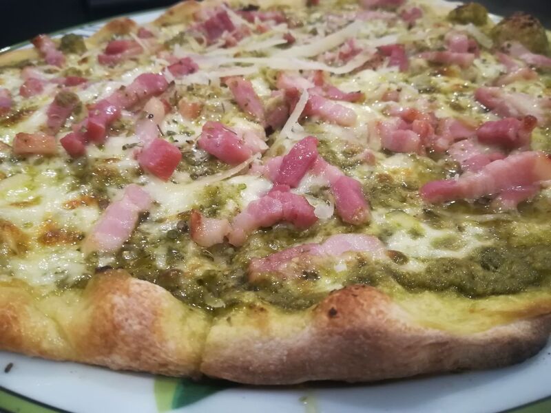 lardon pesto mozzarella parmesan