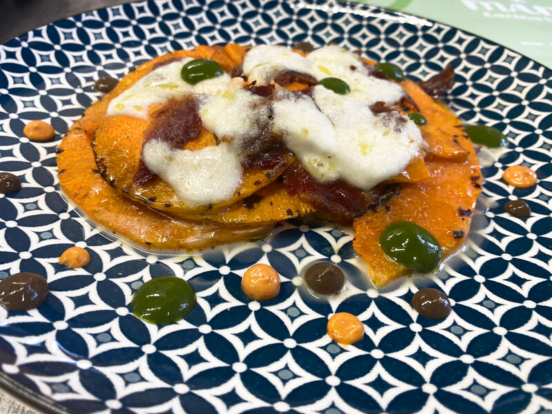 Millefoglie di zucca grigliata, fior di latte e pancetta