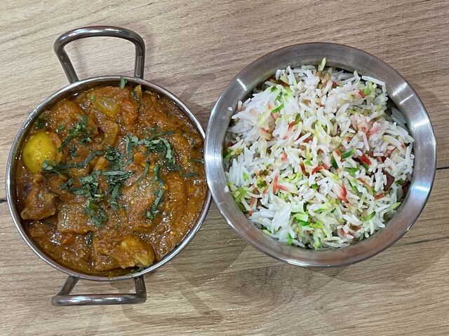Poulet au Rogan Josh accompagné du Riz Basmati nature 