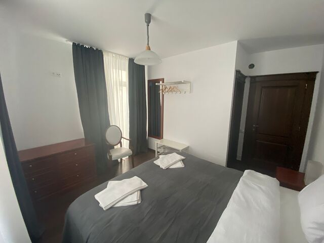 Camera cu balcon etaj pat 1800