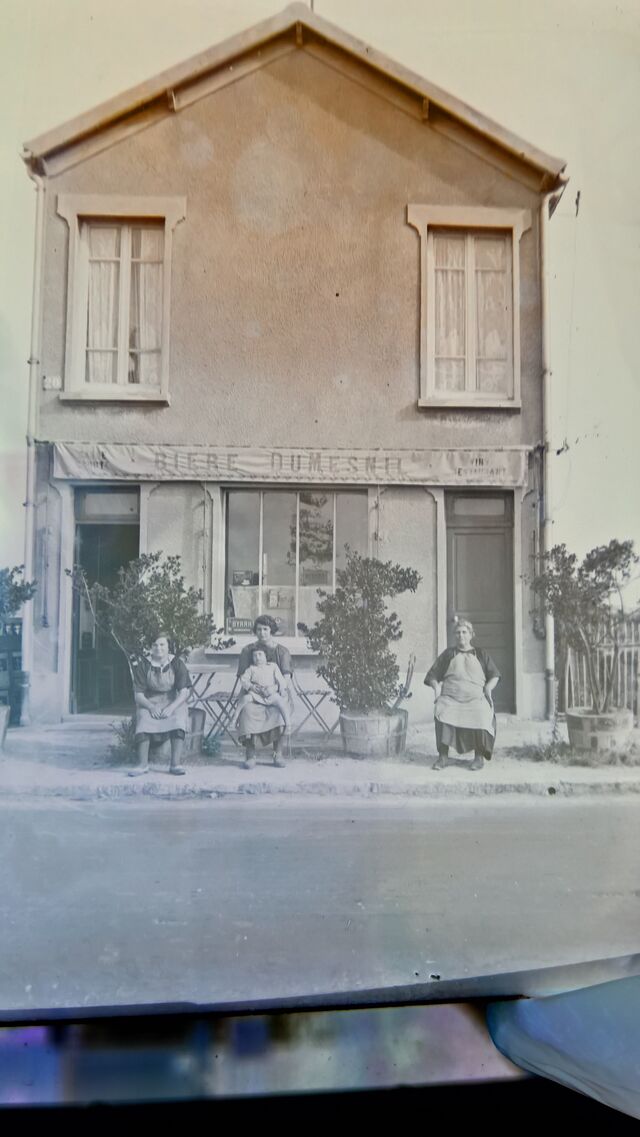 Le ptit Bistrot en 1928, tenu depuis 4 générations par la même famille