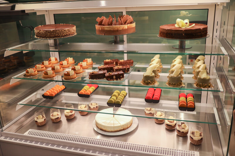 Slasna vitrina ukusnih zalogaja! Torte, macarons, kolači