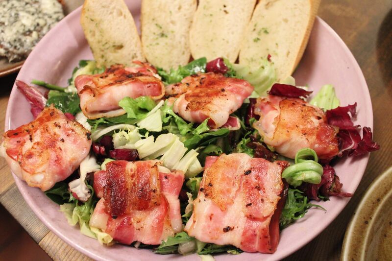 Grilované kozí sýry ve slanině