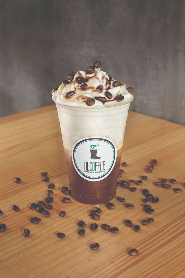 VARIEDAD EN CAFES
Latte Macchiato (Vainilla, Caramelo, Almendra, Avellana...)
Latte
Cremosito, Albombón, Americano,Orígen
