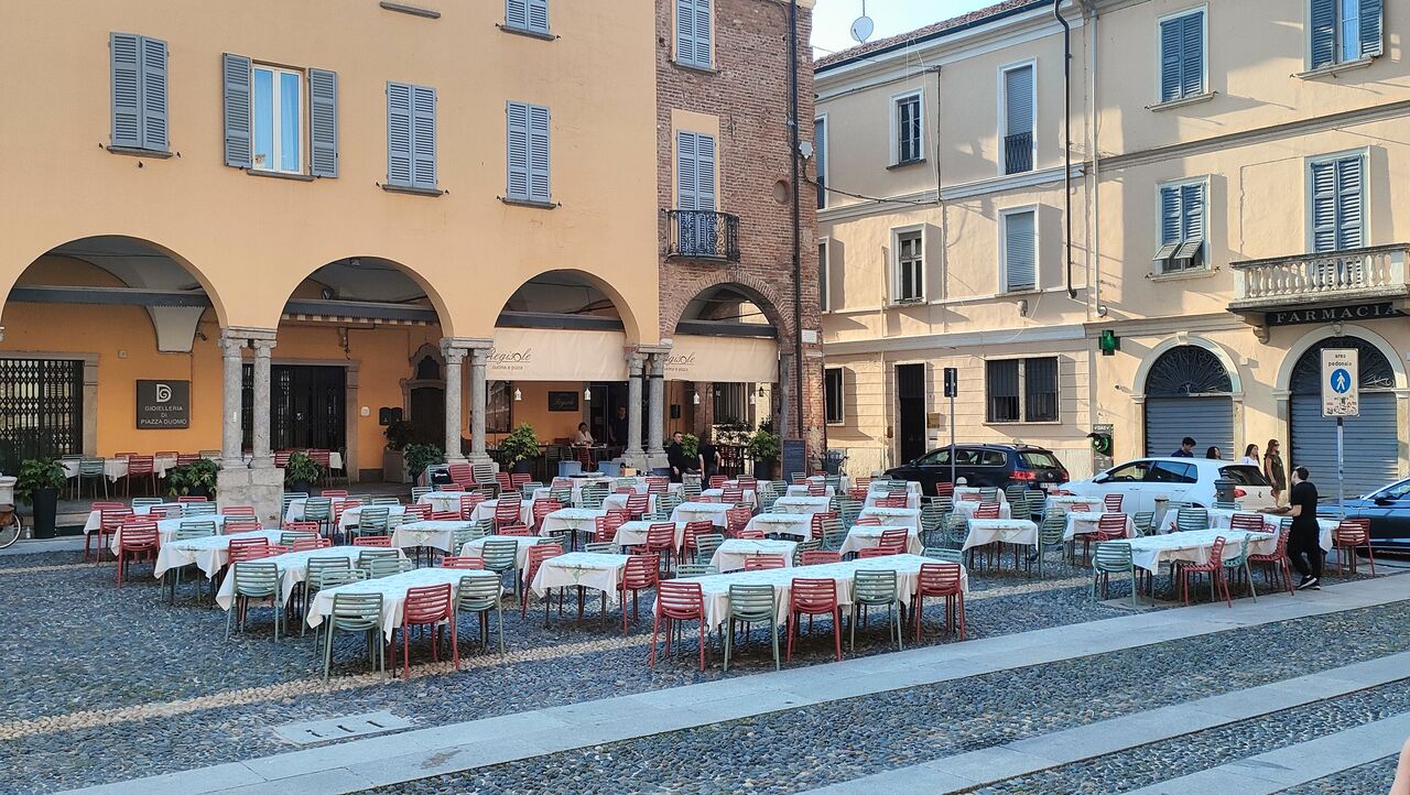 I nostri tavoli sulla piazza