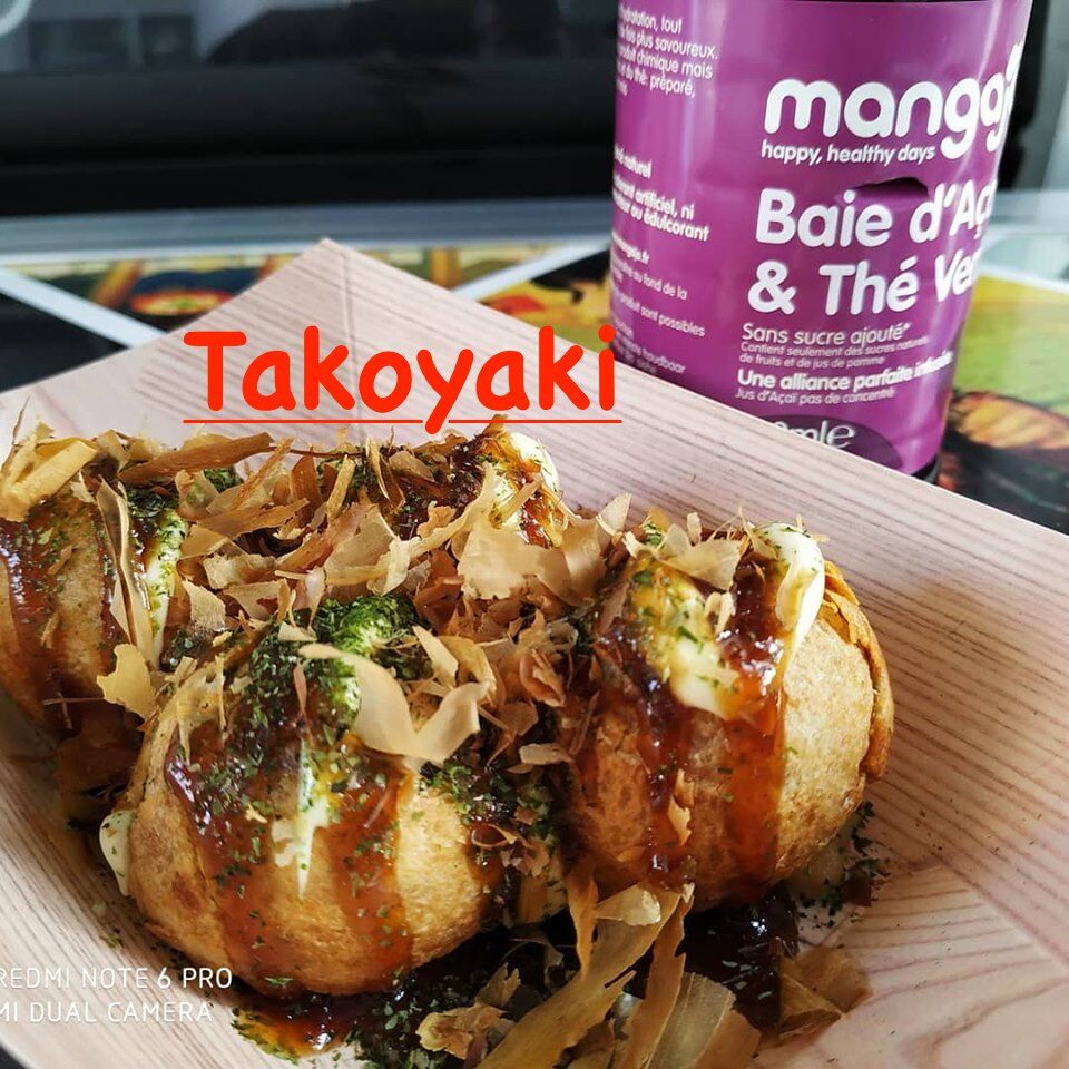 Takoyaki, farce de choux au pouple, sauce mayonnaise japonaise et végétale, saupoudrer de bonite séchée