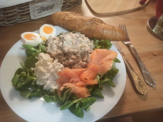 Ab 11.11. bekommen Sie wieder unseren leckeren Heringssalat bei uns.