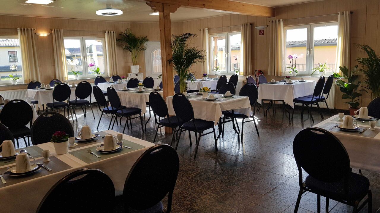 FRÜHSTÜCKSRAUM / SAAL FÜR FEIERN