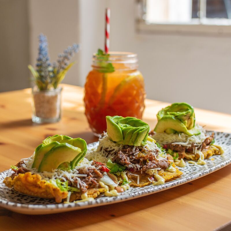 Patacones de ternera con extra de aguacate 